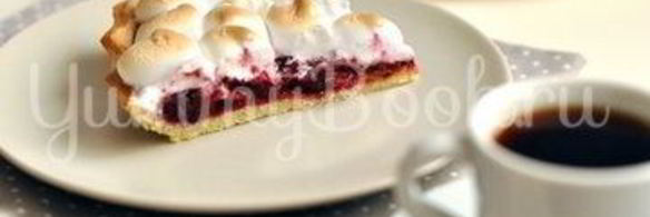 тарт с вишней и меренгой