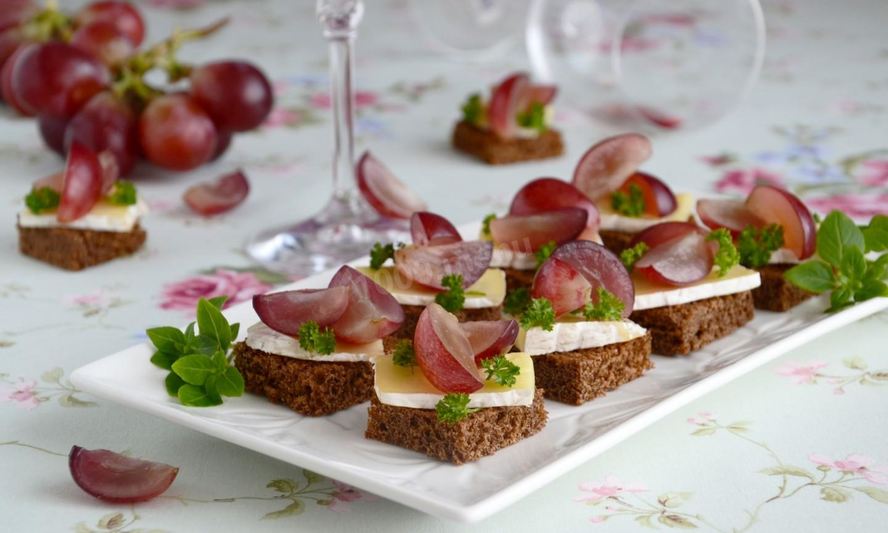 Рецепт тартинок с виноградом