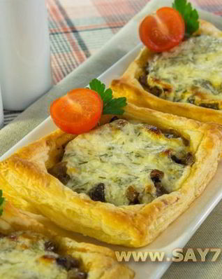 Тарты с грибами под сметанно-сырным соусом