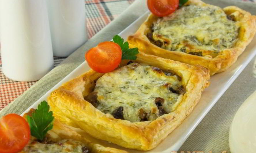 Рецепт тартов с грибами под сметанно-сырным соусом