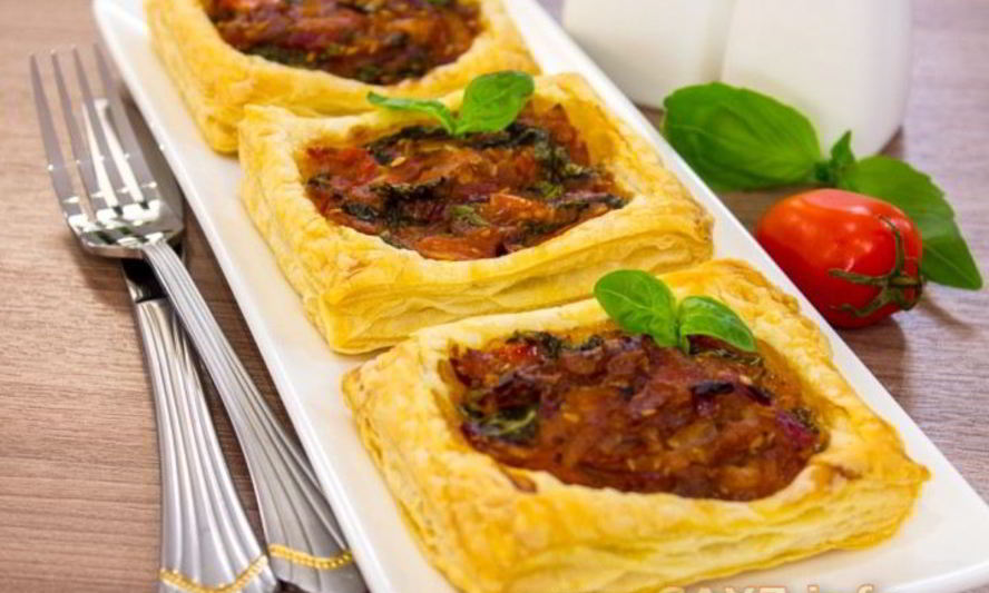 Рецепт тартов с помидорами и луком