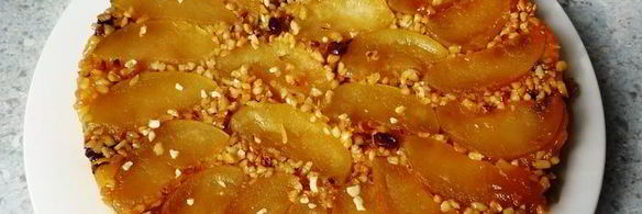 яблочный тарт татен с орешками и изюмом