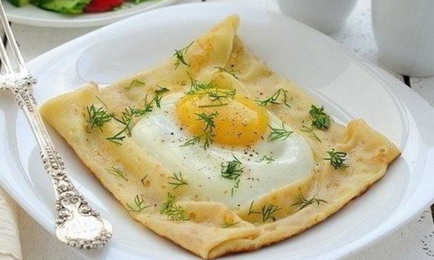 Рецепт оригинальной яичницы в блине