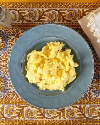 Простая яичница болтунья