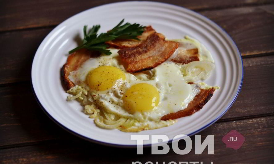 Рецепт яичницы с беконом