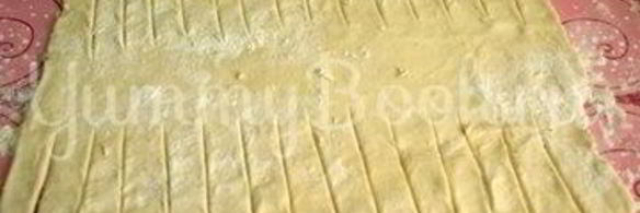 яичница с филе и грибами в слоеном тесте