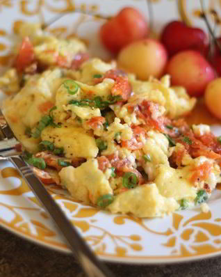 Яичница с колбасой