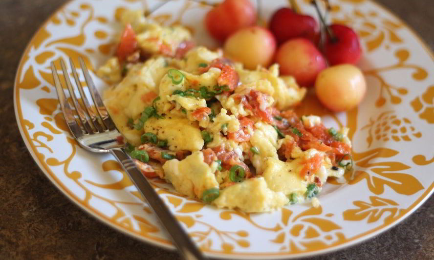 Рецепт яичницы с колбасой