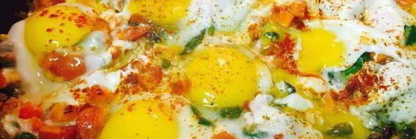 яичница с овощами и капустой кале