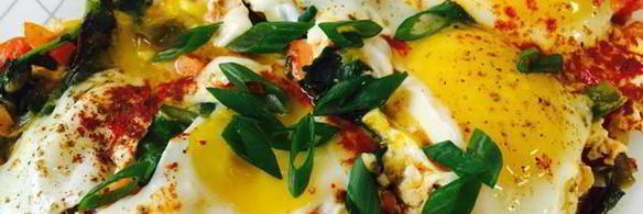 яичница с овощами и капустой кале