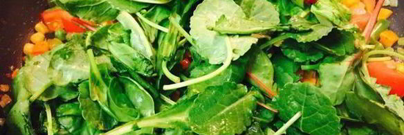 яичница с овощами и капустой кале