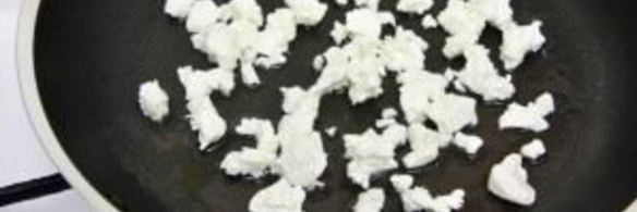 яичница с сыром фета