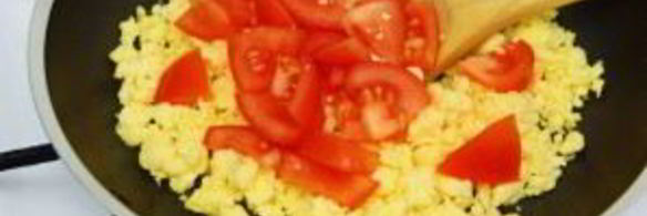 яичница с сыром фета