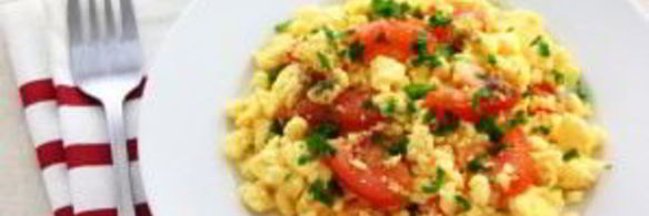 яичница с сыром фета