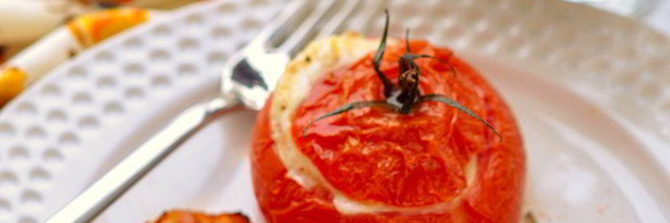 Яичница в помидорах