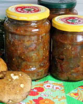 Закуска из лесных грибов с баклажанами