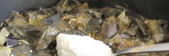 закуска из лесных грибов с баклажанами