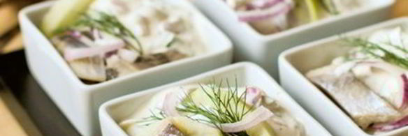 закуска из сельди с яблоками и сметанным соусом