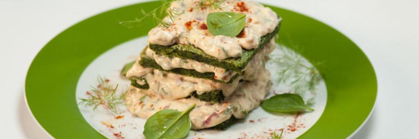 Закуска из шпината, сыра и бекона