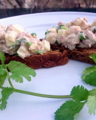 Закуска из тунца и яблока