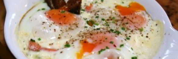 запеченные яйца с семгой и шнитт-луком