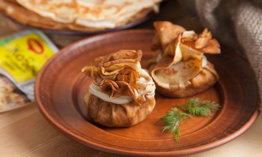 Рецепт блинных мешочков с жюльеном из курицы и грибов