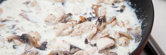 блинные мешочки с жюльеном из курицы и грибов