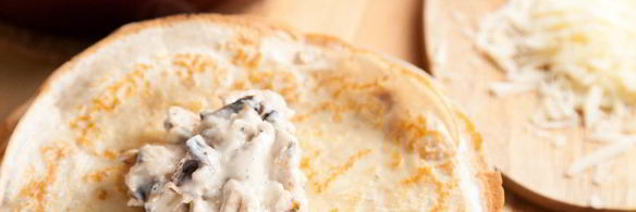 блинные мешочки с жюльеном из курицы и грибов