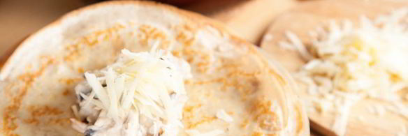 блинные мешочки с жюльеном из курицы и грибов