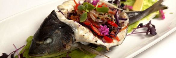 дорада, фаршированная жюльеном из овощей