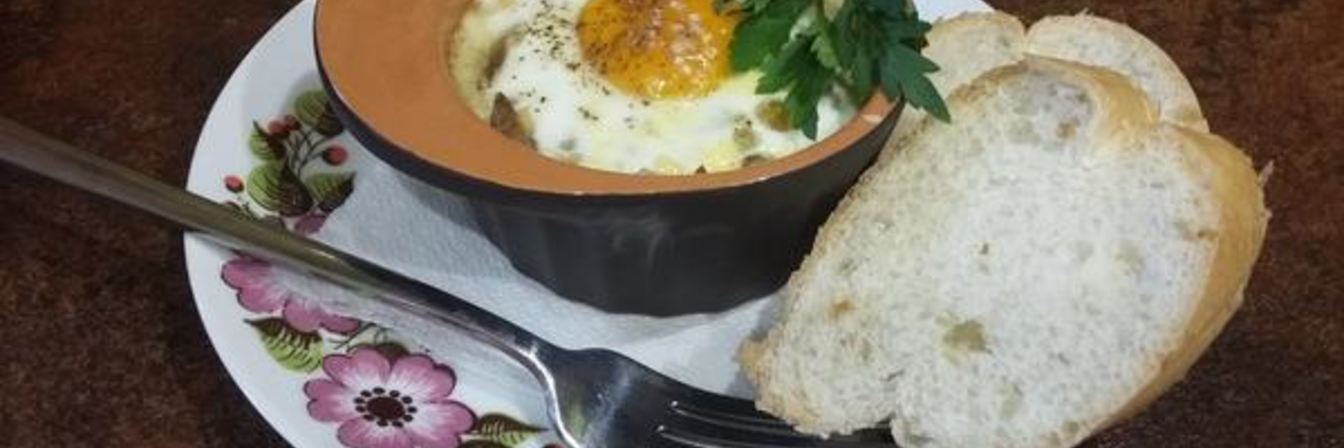 Жульен из грибов под яйцом