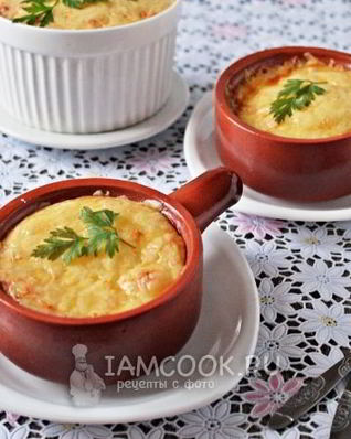 Жульен с курицей и грибами в горшочках