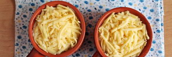 жульен с курицей и грибами в горшочках