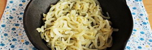 жульен с курицей и грибами в горшочках