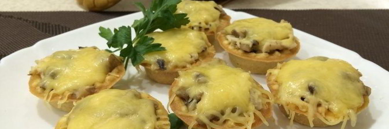 Жульен в тарталетках с грибами и сыром