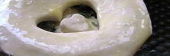 жюльен с крышечками из слоеного теста